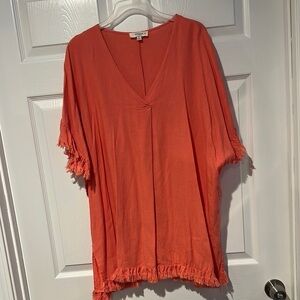 Gently Worn Womens Umgee Coral V-Neck Tunic Top w/Raw Hem Sleeves and Hemline-1X